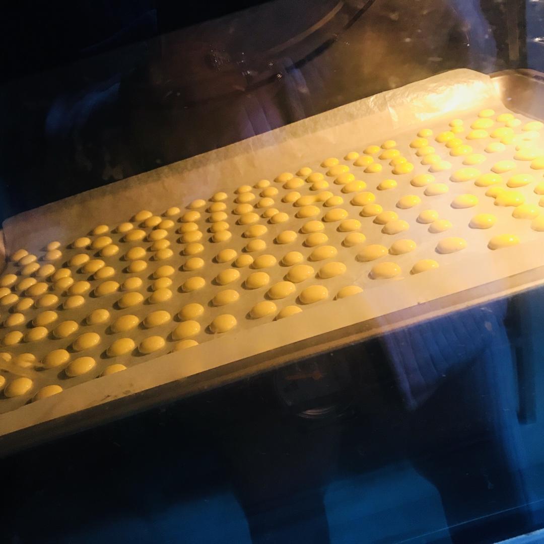 入口即化的无添加蛋黄溶豆