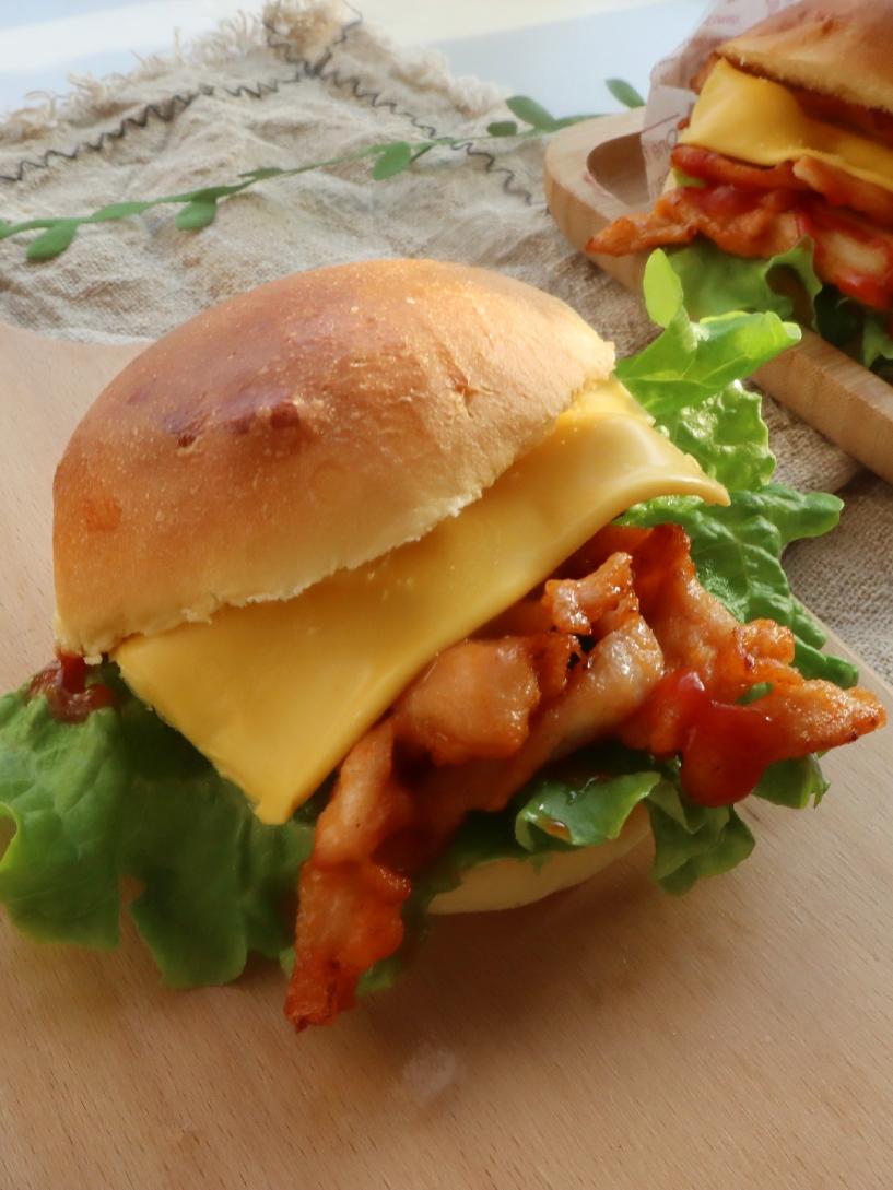 十块钱鸡胸肉自制奥尔良鸡肉芝士汉堡❤️一口气吃三个都不过瘾的做法