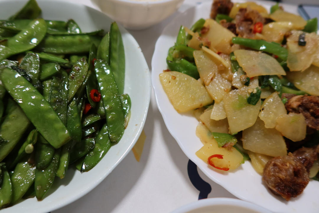 青椒土豆片炒腊肠