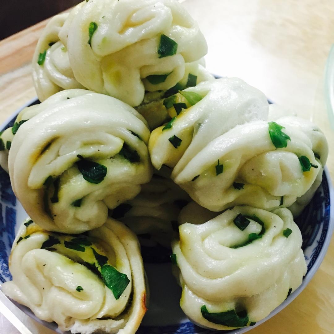 最好吃的火腿葱香花卷—附让葱不变黄的小窍门