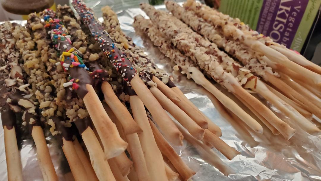 巧克力百奇（日剧《风平浪静的闲暇》里老奶奶做的pocky）