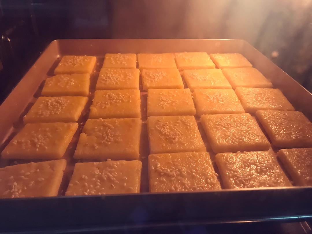 咸蛋黄肉松牛轧酥