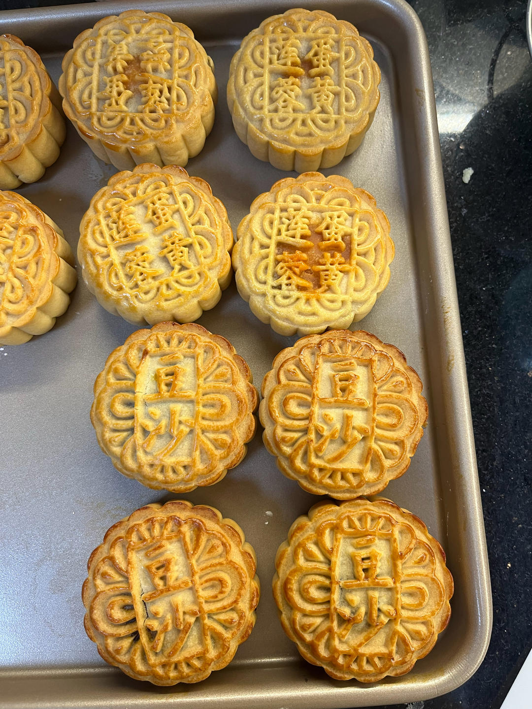 广式月饼—蛋黄莲蓉月饼