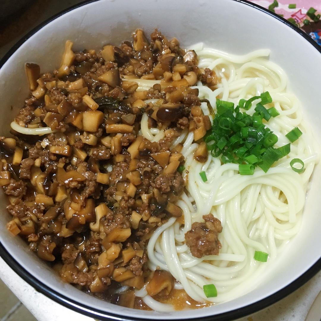 香菇肉末拌面