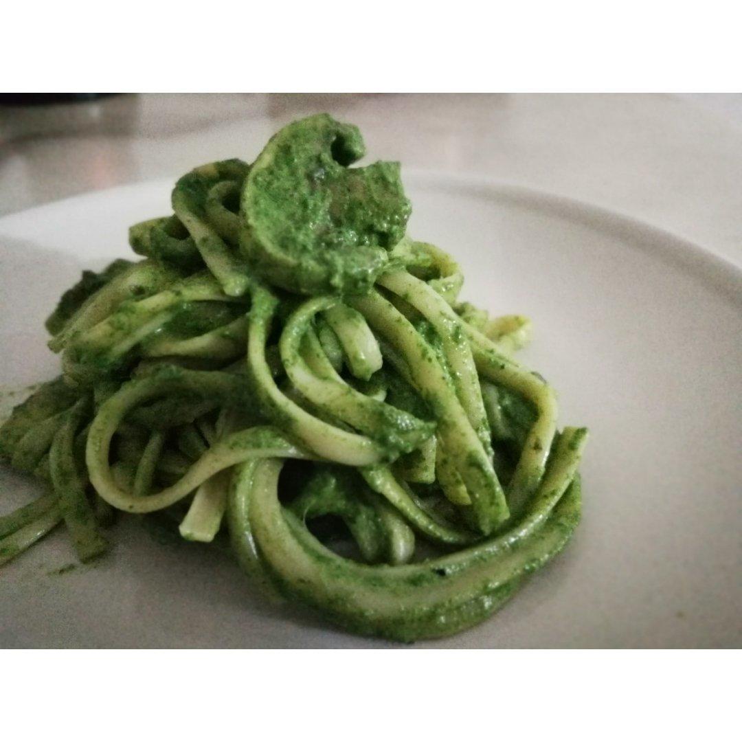 奶油菠菜青酱意大利面