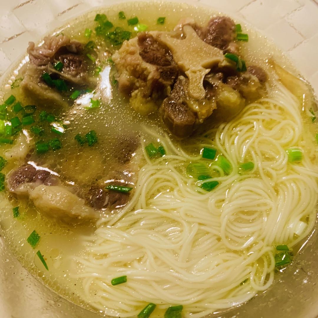 韩式清炖牛尾汤