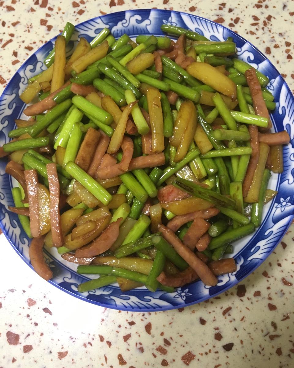 蒜薹炒土豆条