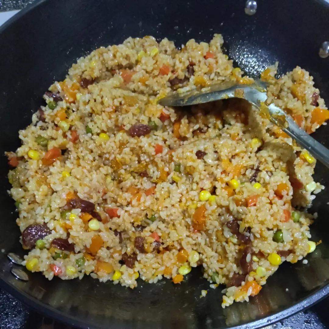 无油食谱—香肠南瓜酱油炒饭