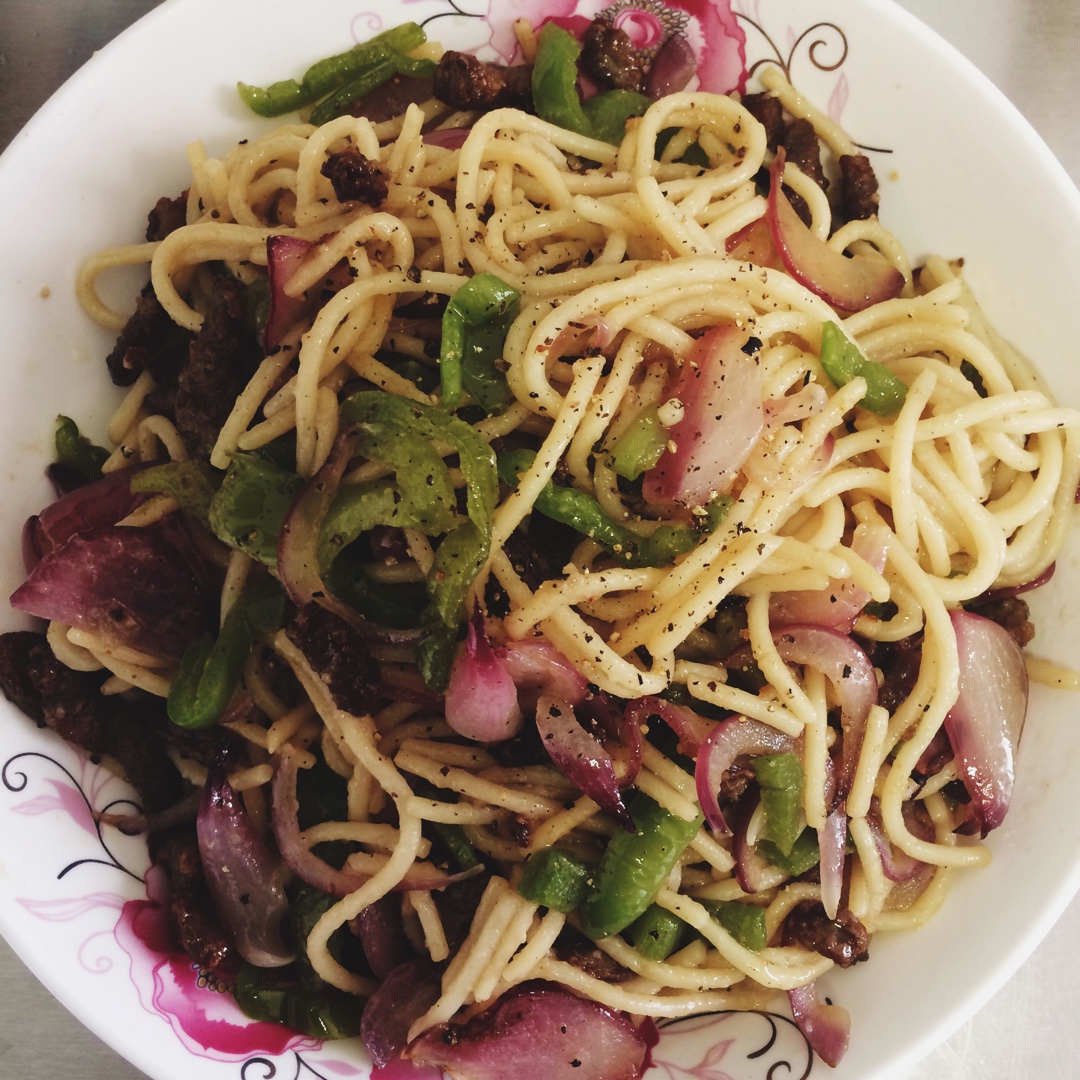 黑椒牛柳炒意面