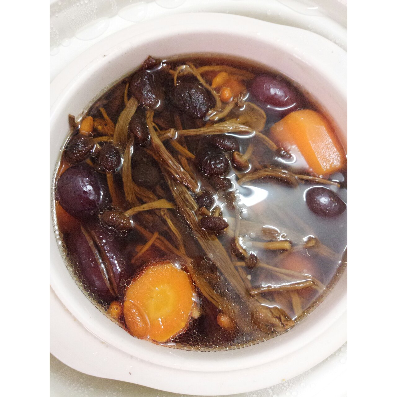 茶树菇排骨炖汤