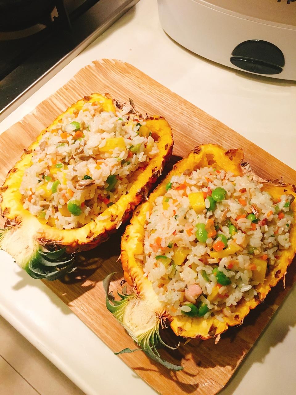 菠萝炒饭配柠檬红茶 Fried Rice With Pineapple And Lemon Tea