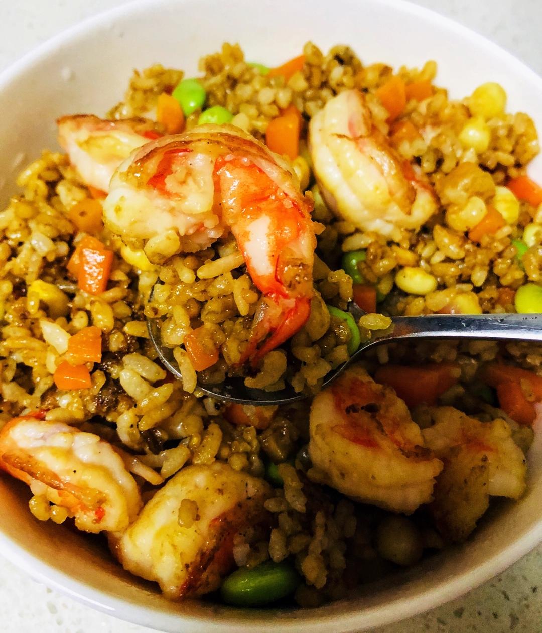 【鲜虾酱油炒饭】