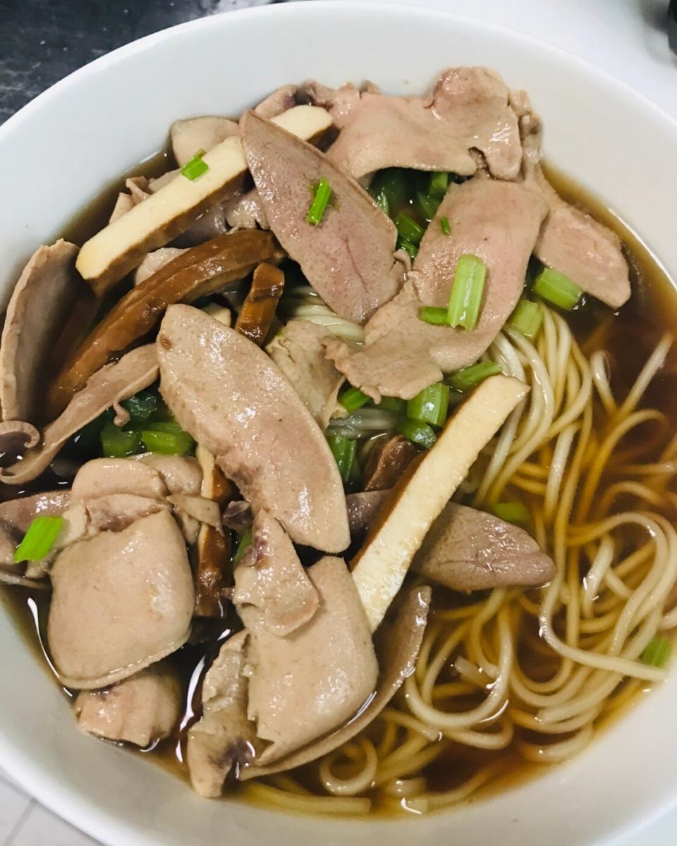 香干芹菜腰花面