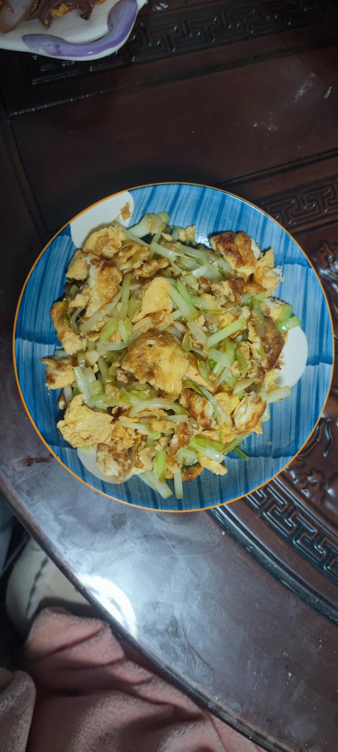 整个简单的韭黄炒蛋（手把手教学）