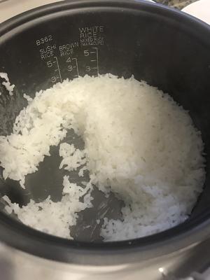 【快手营养的】日式三文鱼泡饭的做法 步骤1