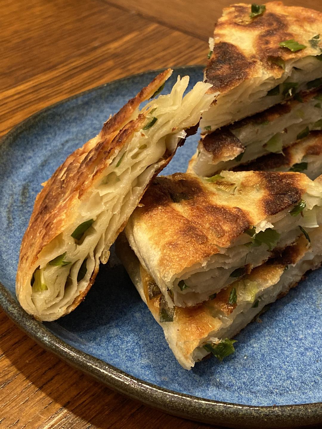 外酥里嫩的厚片葱油饼的做法