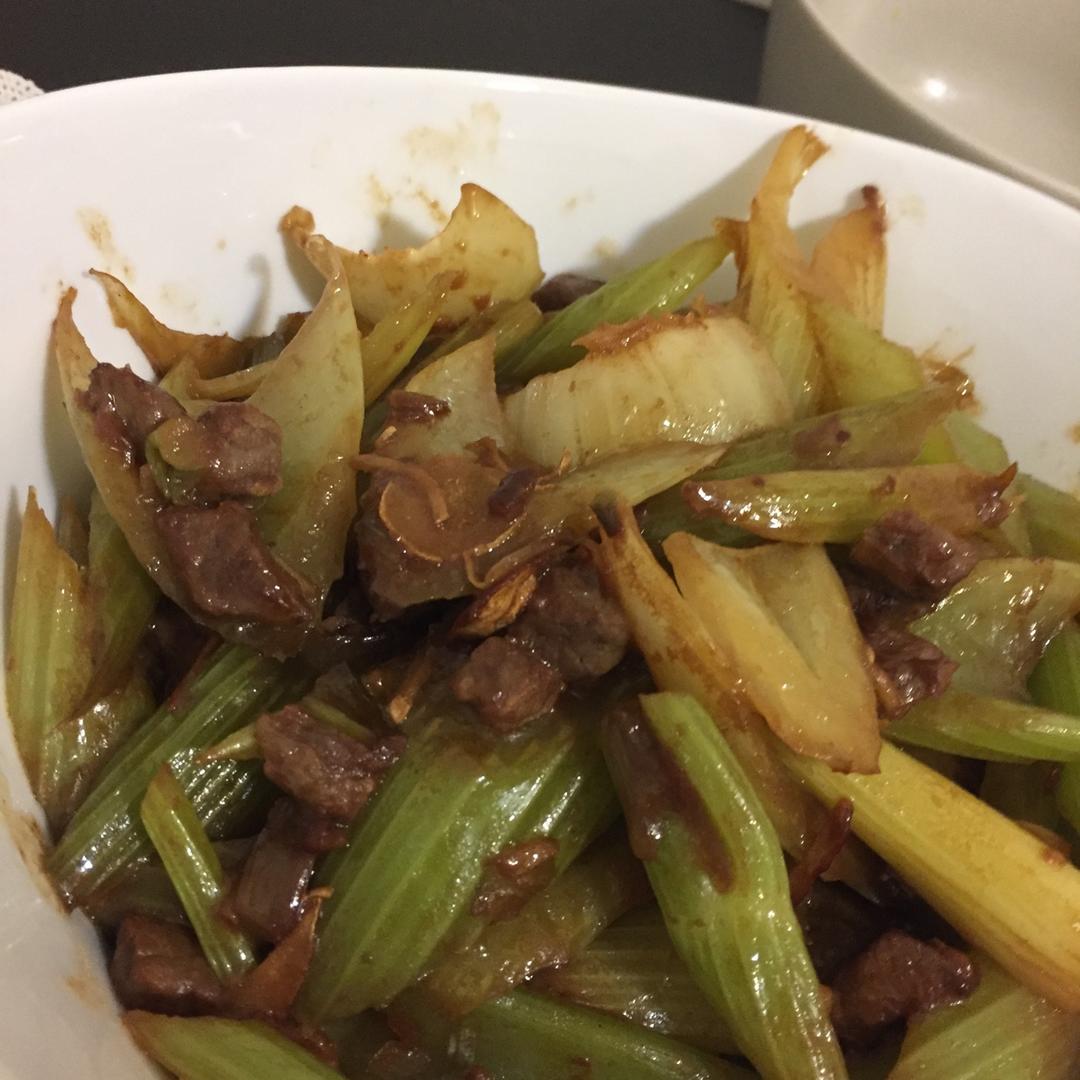 芹菜炒牛肉