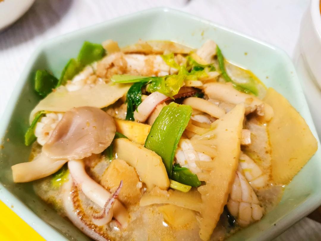 泰式青咖喱海鲜煲