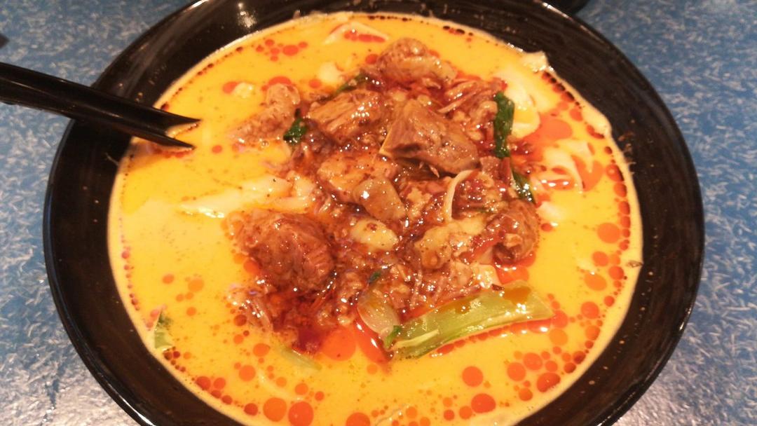 香辣牛肉刀削面