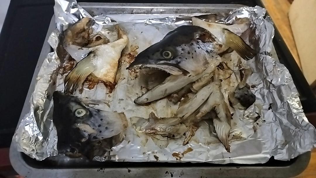 不输日料店的烤三文鱼头