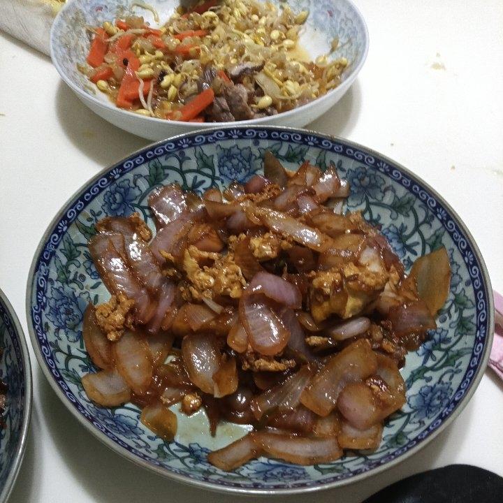 降压防癌的好食材  洋葱炒鸡蛋