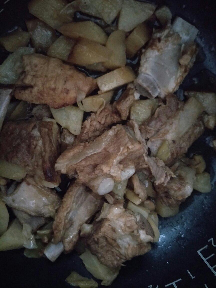 【电饭煲土豆焖排骨】