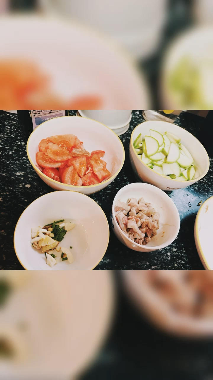 西红柿炒西葫芦