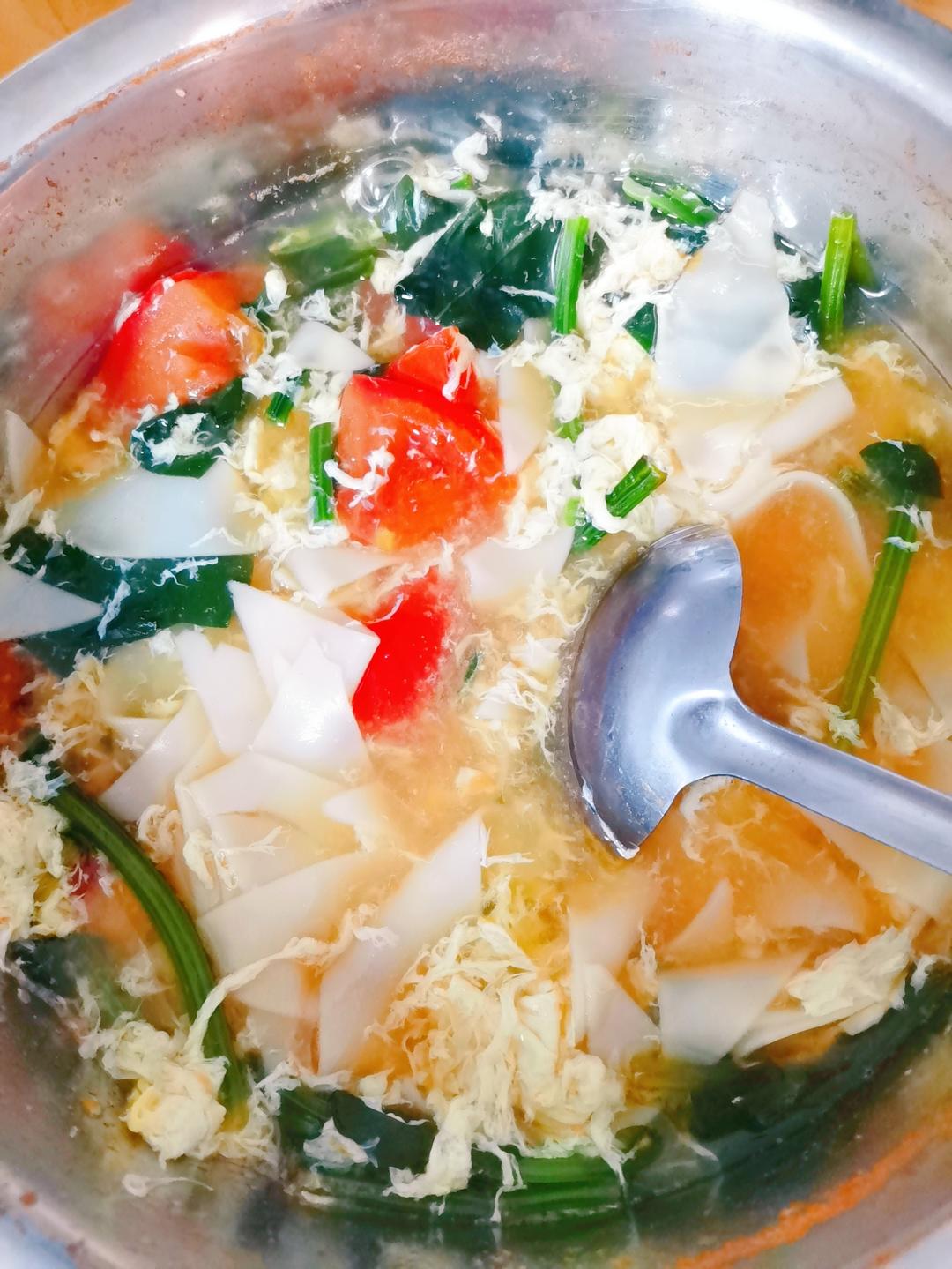 超有营养的西红柿鸡蛋菠菜面片