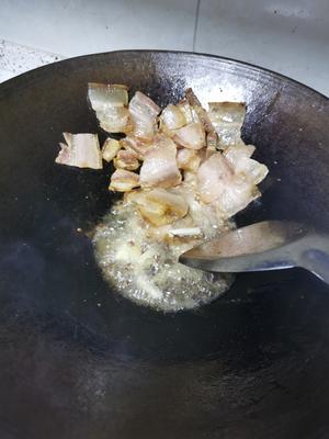 能干两碗米饭的尖椒腊肉的做法 步骤3