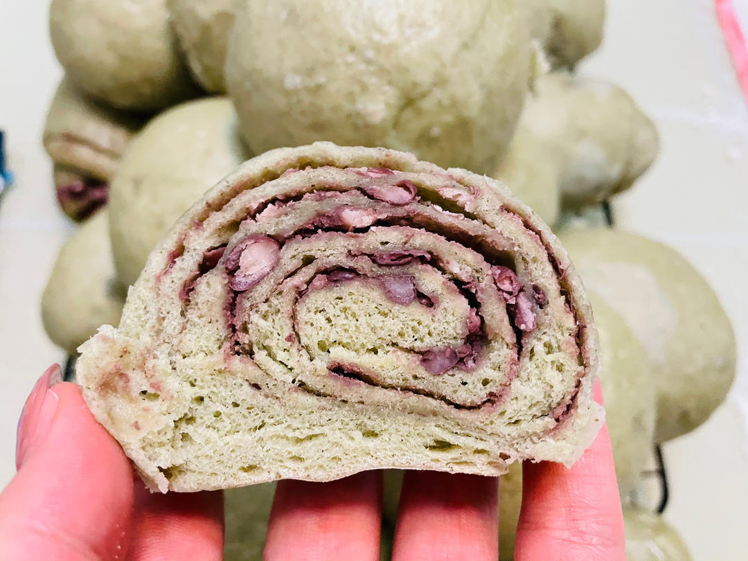 暖宫散寒，最适合女性吃的艾草红豆卷，及艾草汁的保存方法。