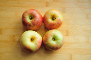 拔丝苹果 百分百成功 附炒糖过程最详细图解 适合各种拔丝菜品的做法 步骤1