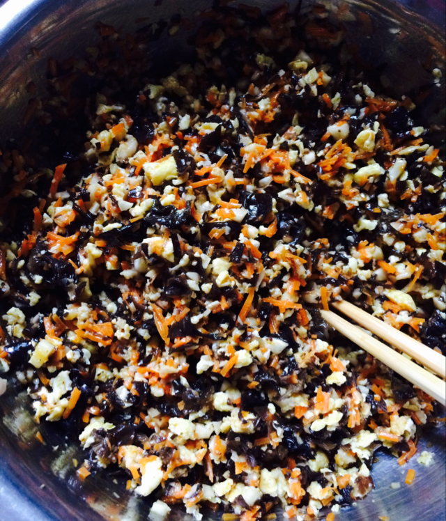 深海未蓝丶做的胡萝卜鸡蛋香菇木耳素馅饺子