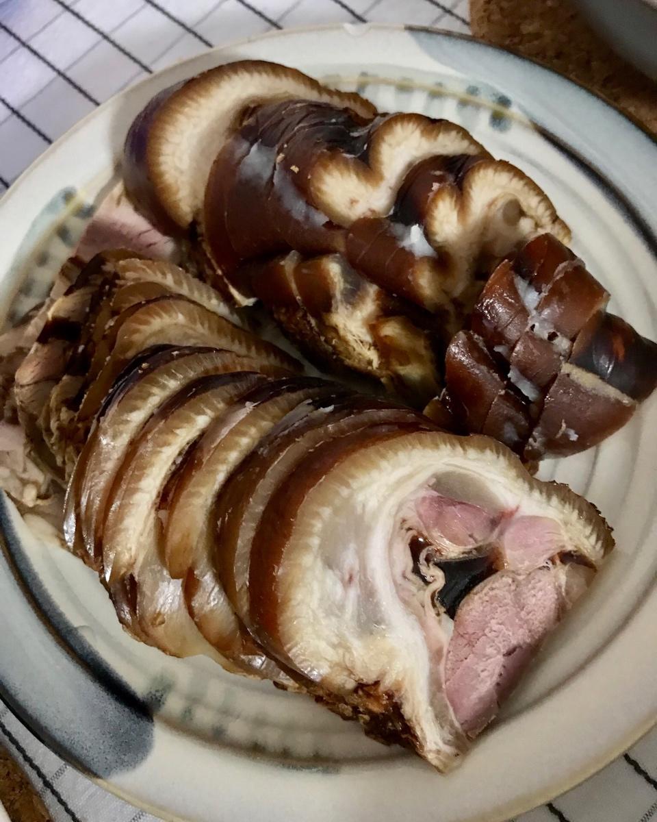 秘制酱肘子
