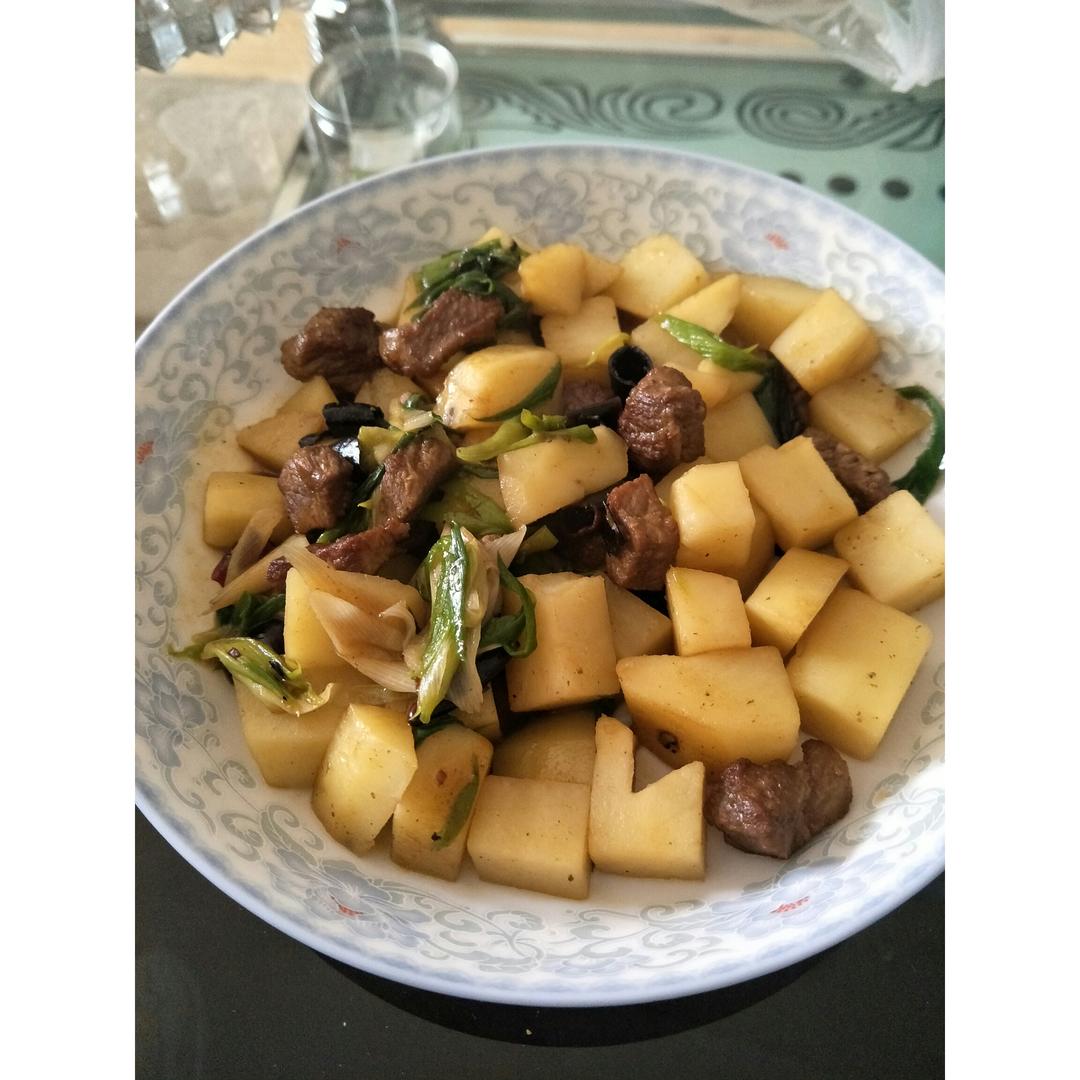牛肉烧土豆