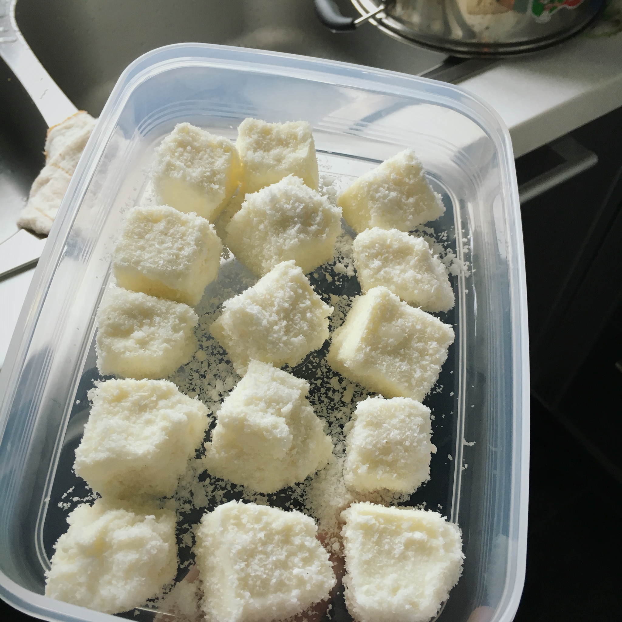 完胜85度C牛奶椰丝小方