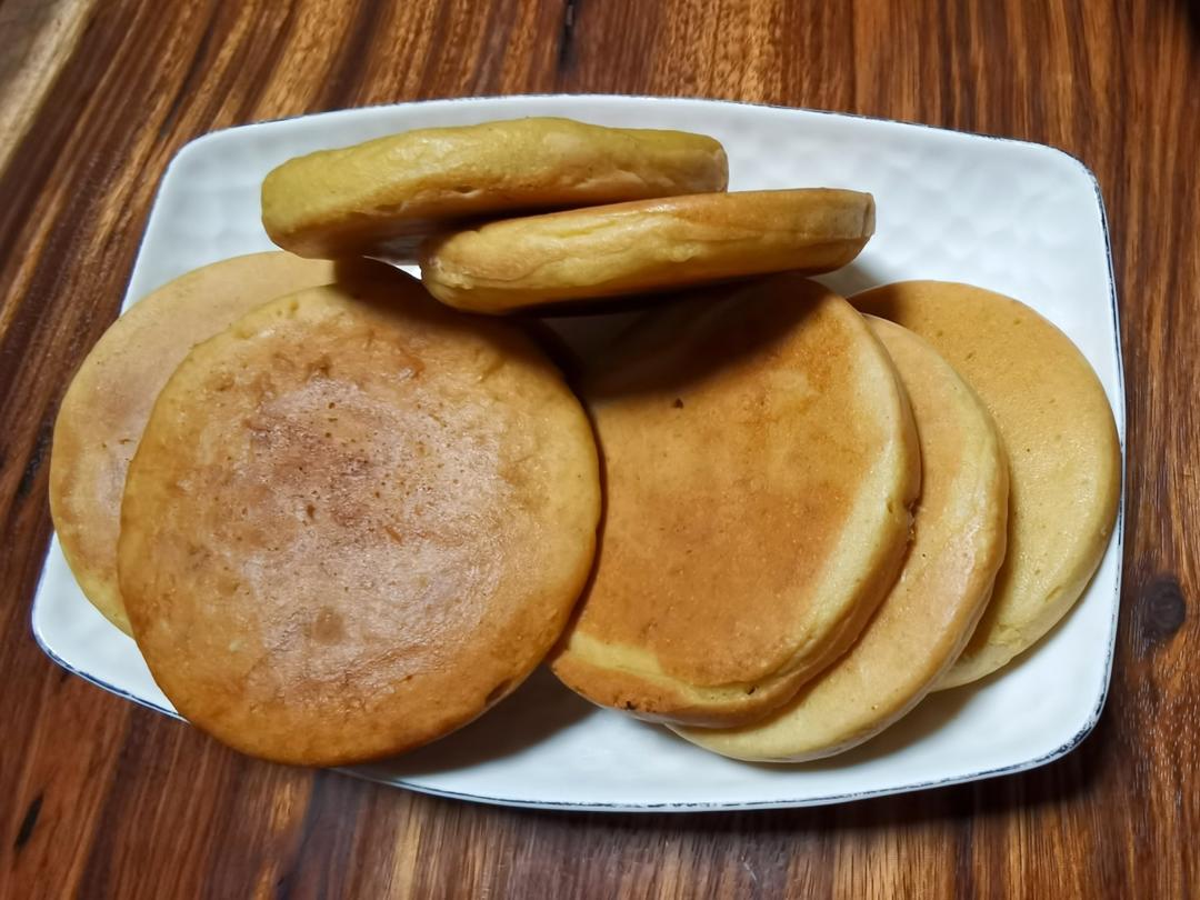 手不沾面做松软的玉米面小饼