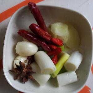 西红柿炖牛肉~李晓厨悄悄加了胡萝卜和土豆的做法 步骤4