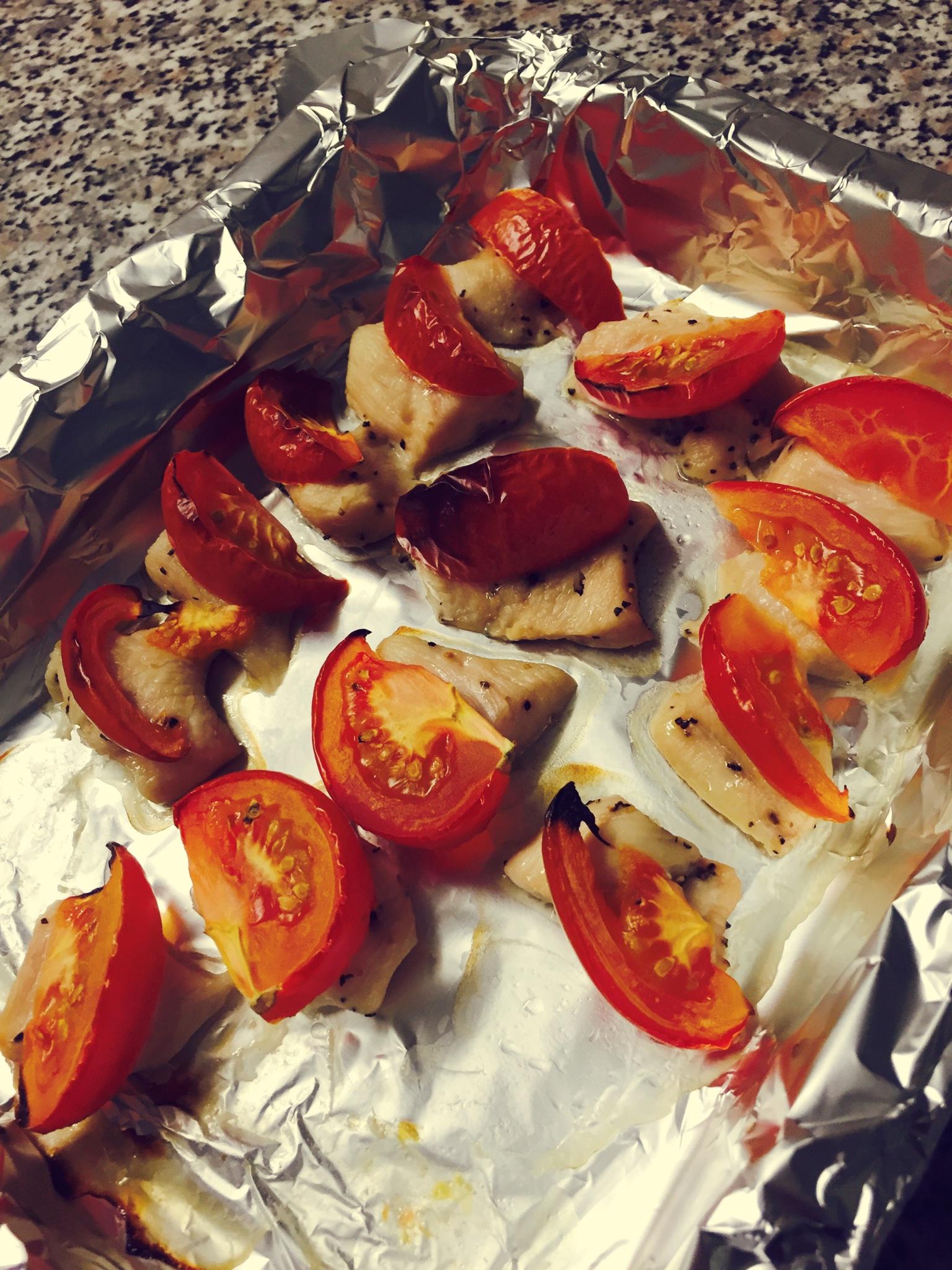 西红柿烤鸡胸肉的做法
