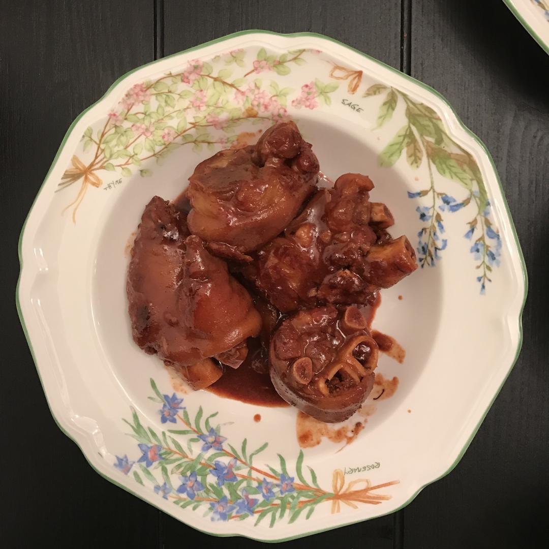南乳花生猪脚煲