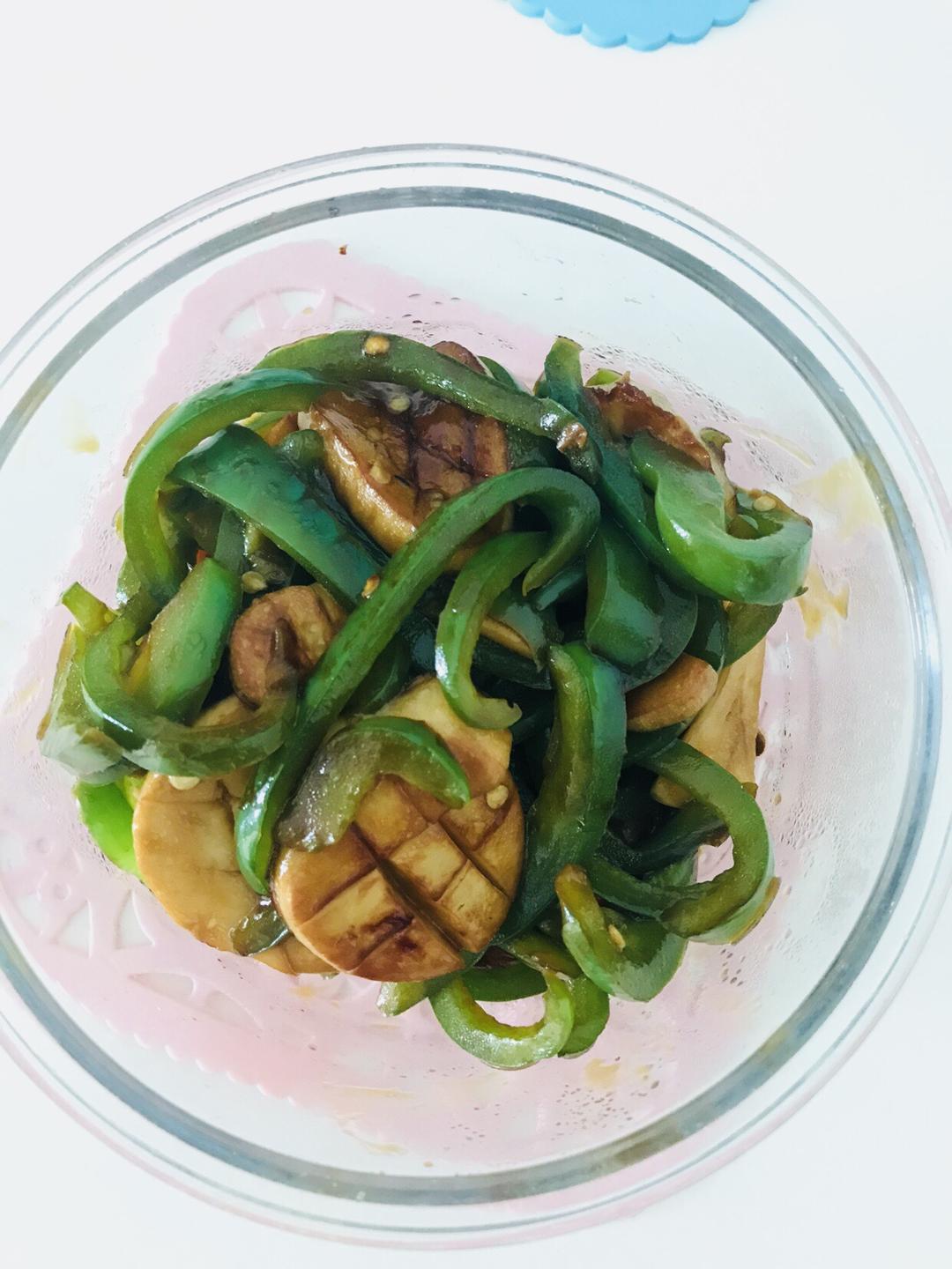 杏鲍菇炒灯笼椒的做法
