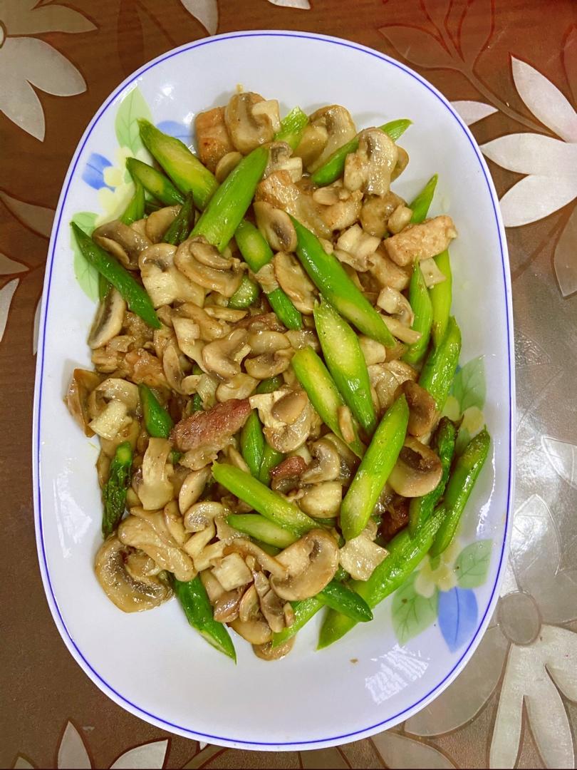 🥓营养热炒🥓培根青笋炒口蘑