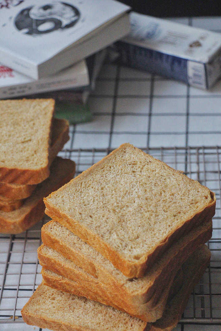 高纤低脂的全麦核桃吐司