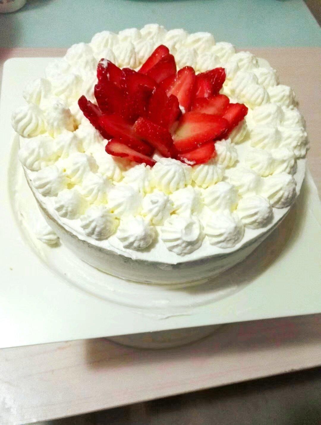 草莓奶油蛋糕/基础戚风胚，徒手脱模剖片及抹面挤花/「戚风及其衍生」烘焙视频蛋糕篇1