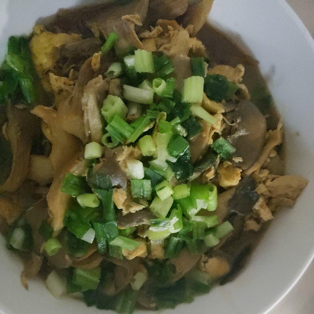 平菇炒鸡蛋