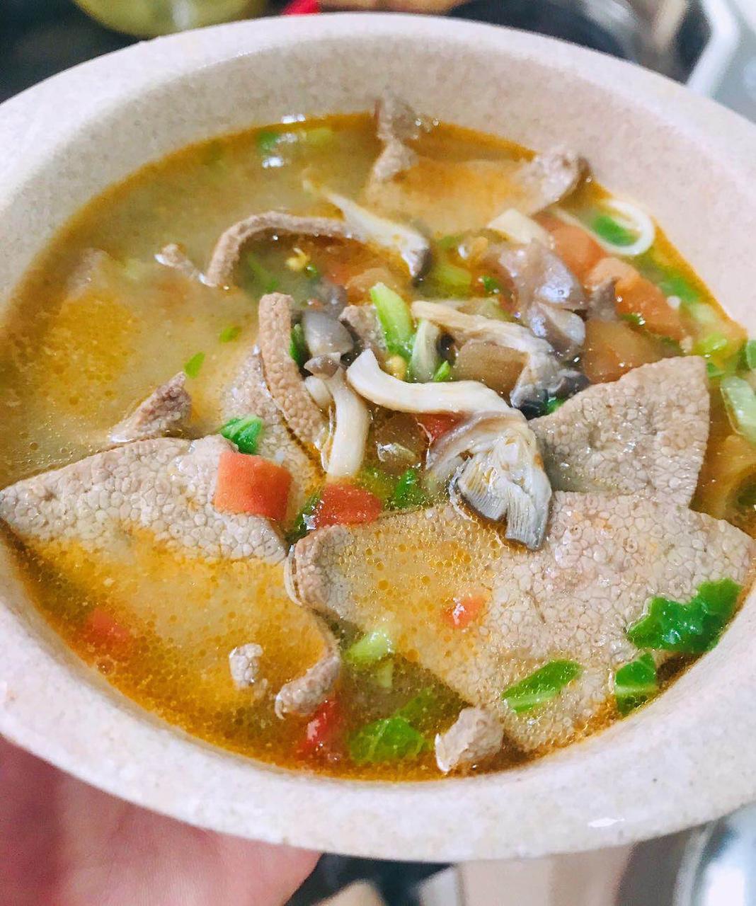 番茄猪肝蘑菇青菜面