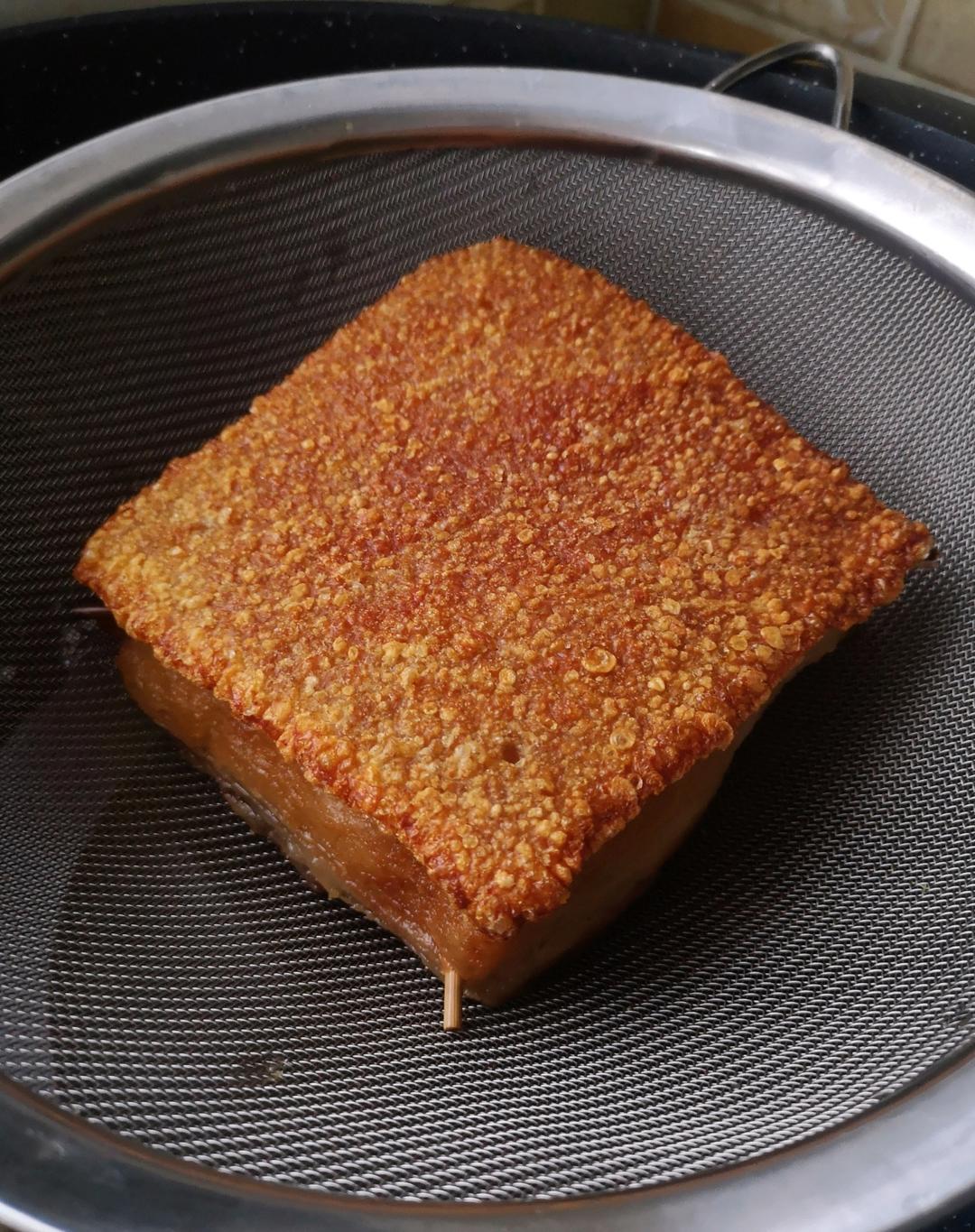 炸扣肉（酥皮，附脆皮扣及蘸汁做法）