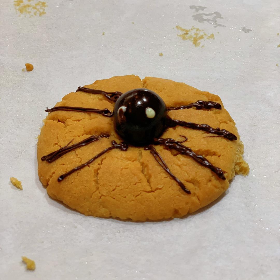 万圣节蜘蛛花生酱曲奇