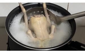 清补凉乳鸽汤的做法 步骤2