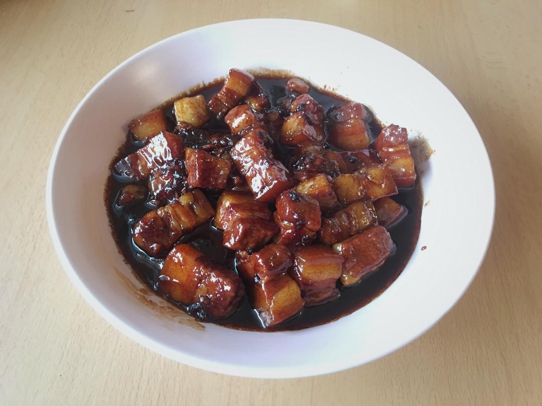 吃着碗里望着锅里的红烧肉