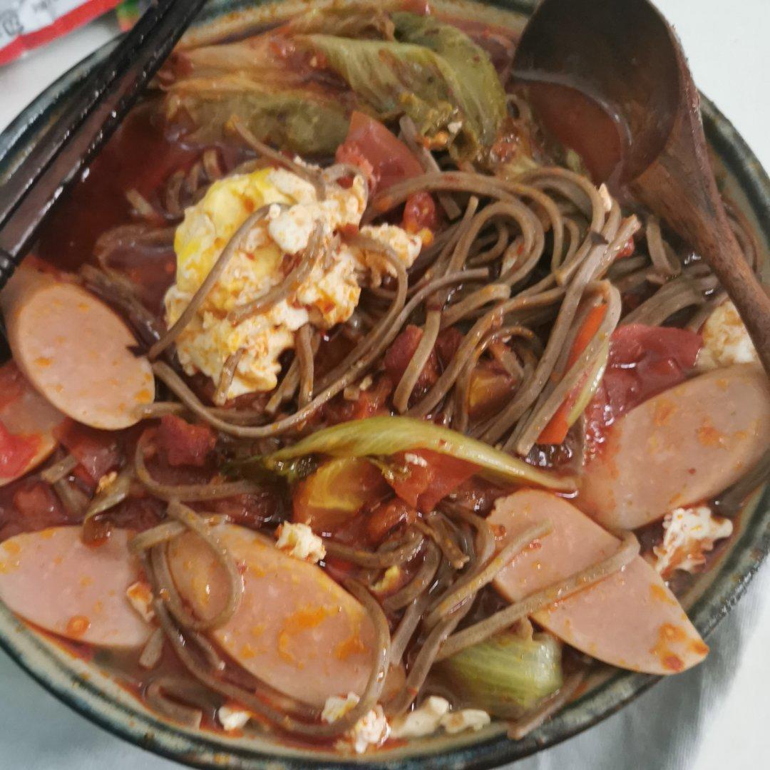 ㊙️酸酸辣辣巨过瘾，汤汁香浓的酸汤茄汁面